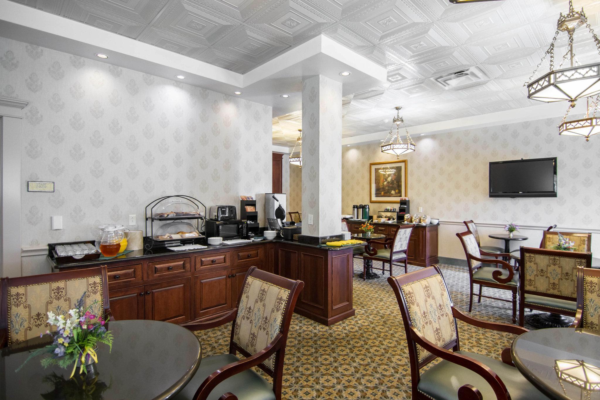 Liberty Hotel, Ascend Hotel Collection Клберн Экстерьер фото