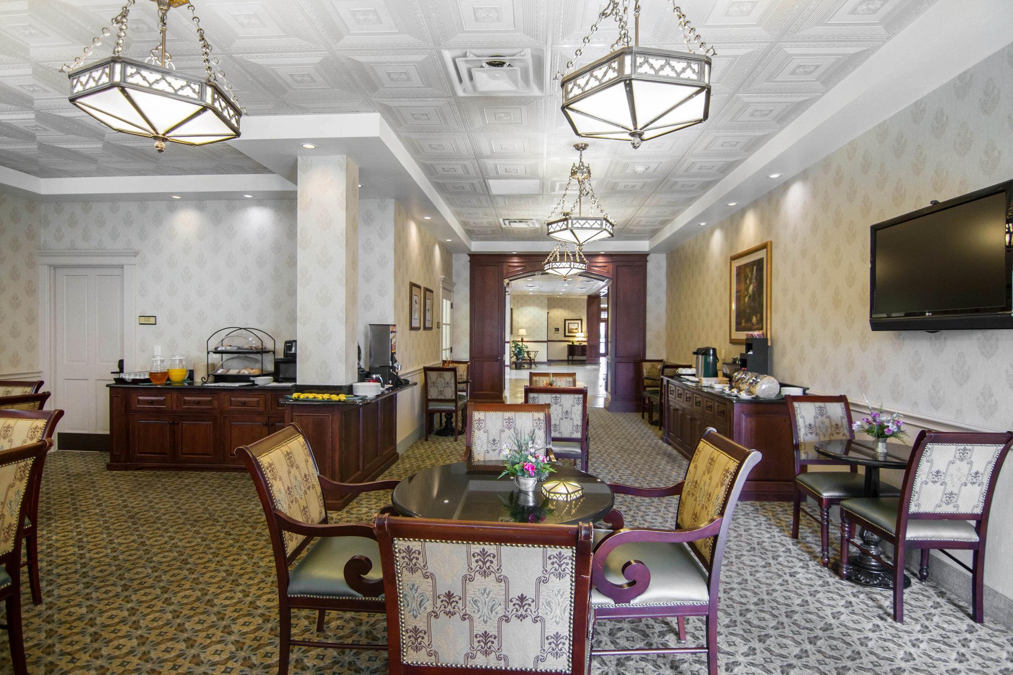 Liberty Hotel, Ascend Hotel Collection Клберн Экстерьер фото