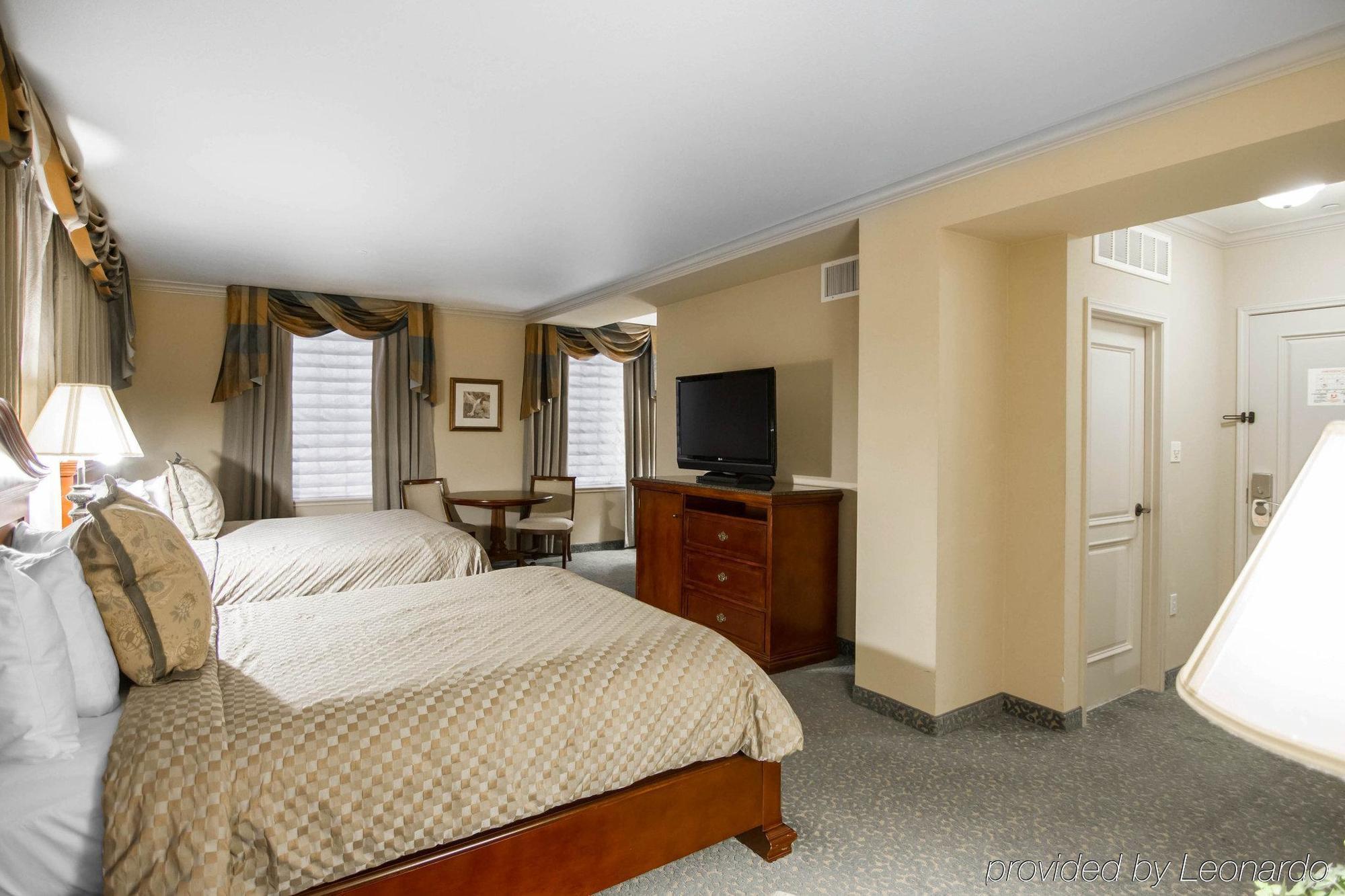 Liberty Hotel, Ascend Hotel Collection Клберн Экстерьер фото